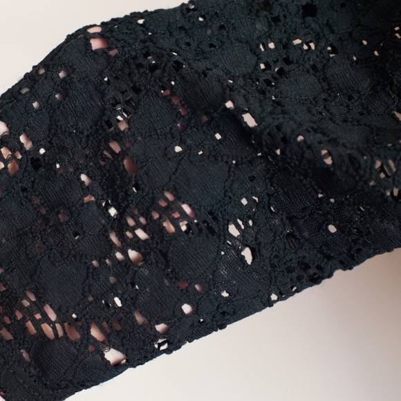 LE CHATEAU | BLACK FLORAL LACE DRESS - Picture 5 of 5